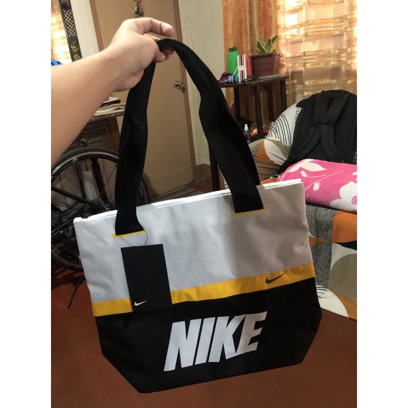 Radiate discount tote nike