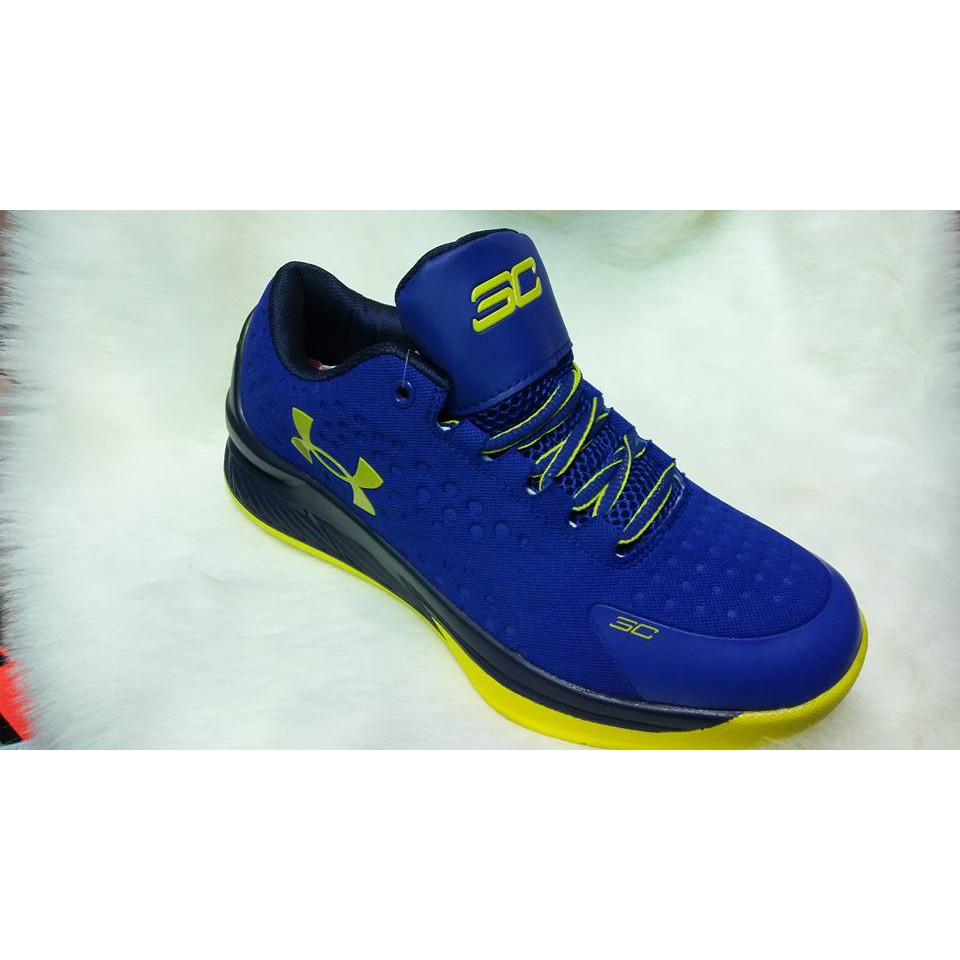 Under armour shop low cut shoes