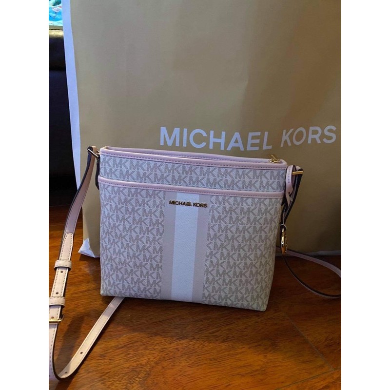 Michael michael kors bedford small logo stripe best sale crossbody bag