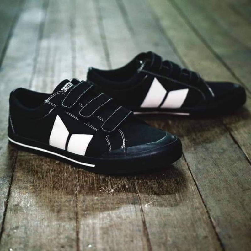 Macbeth eliot store black cement