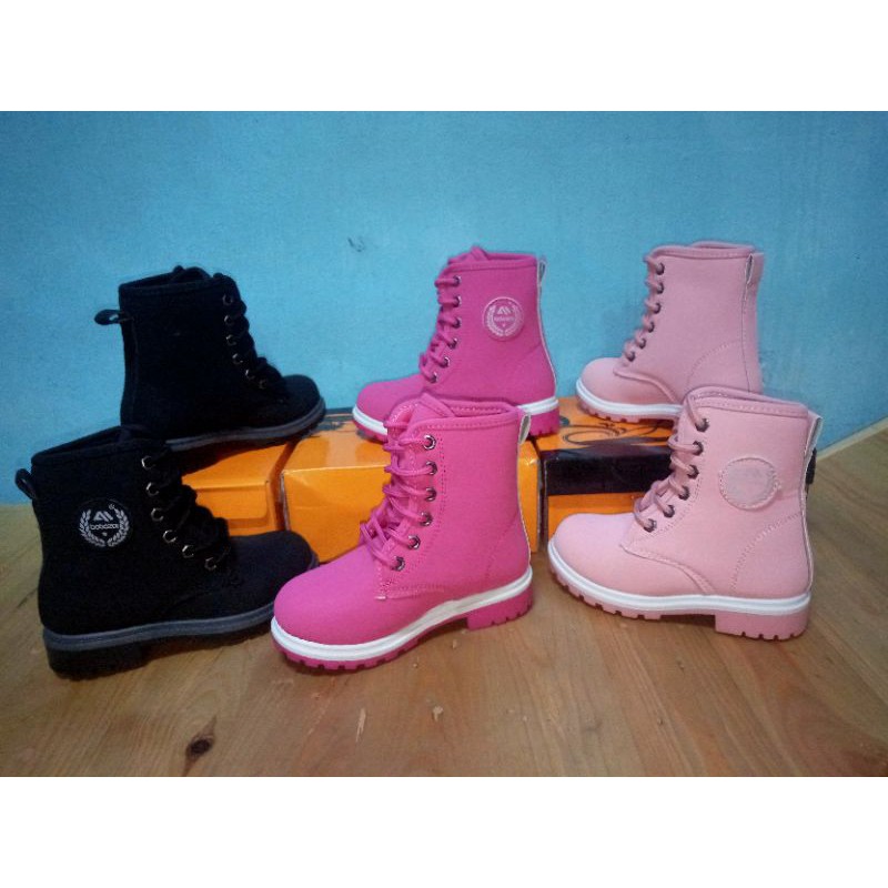 Kids hot sale boots size