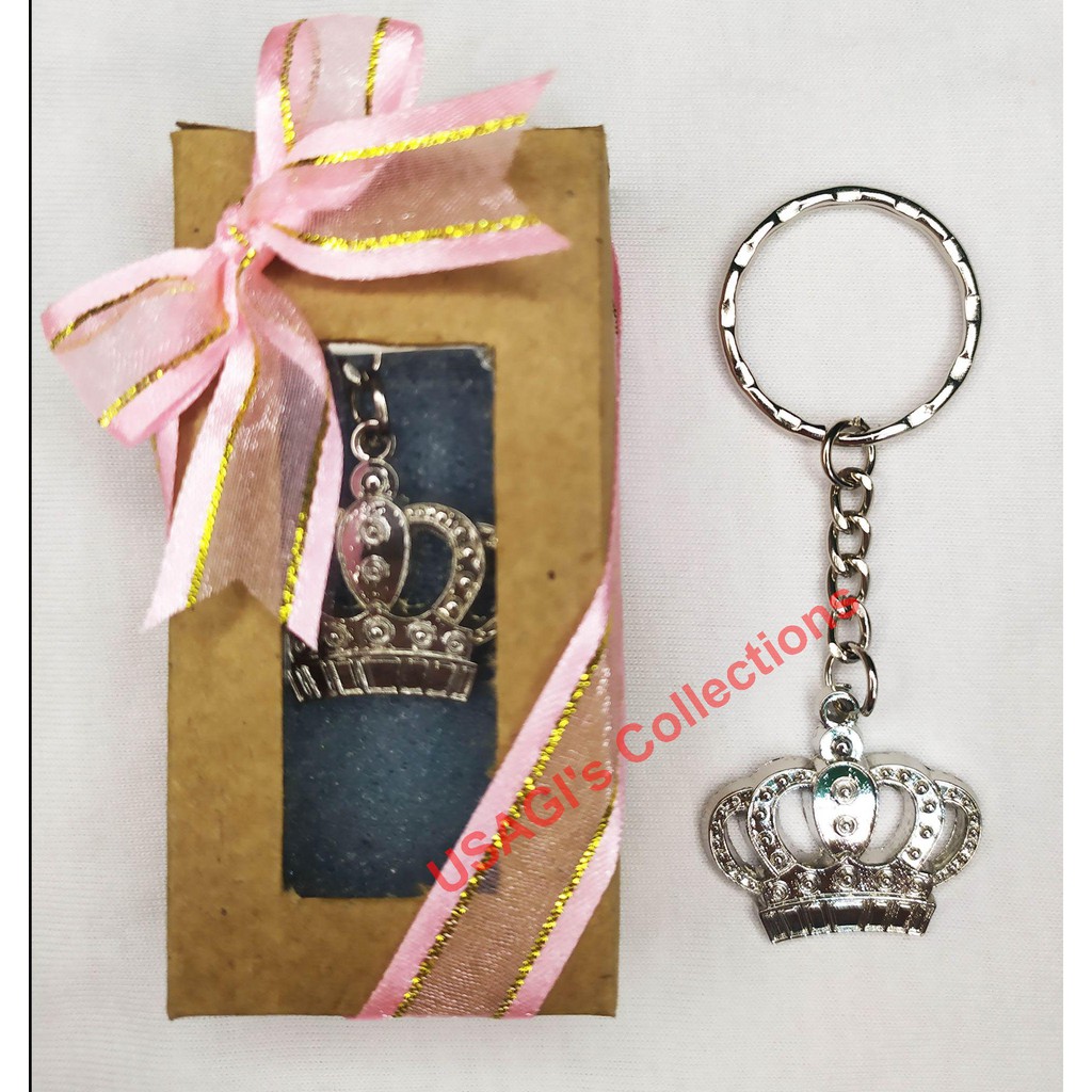 Crown keychain deals party favors