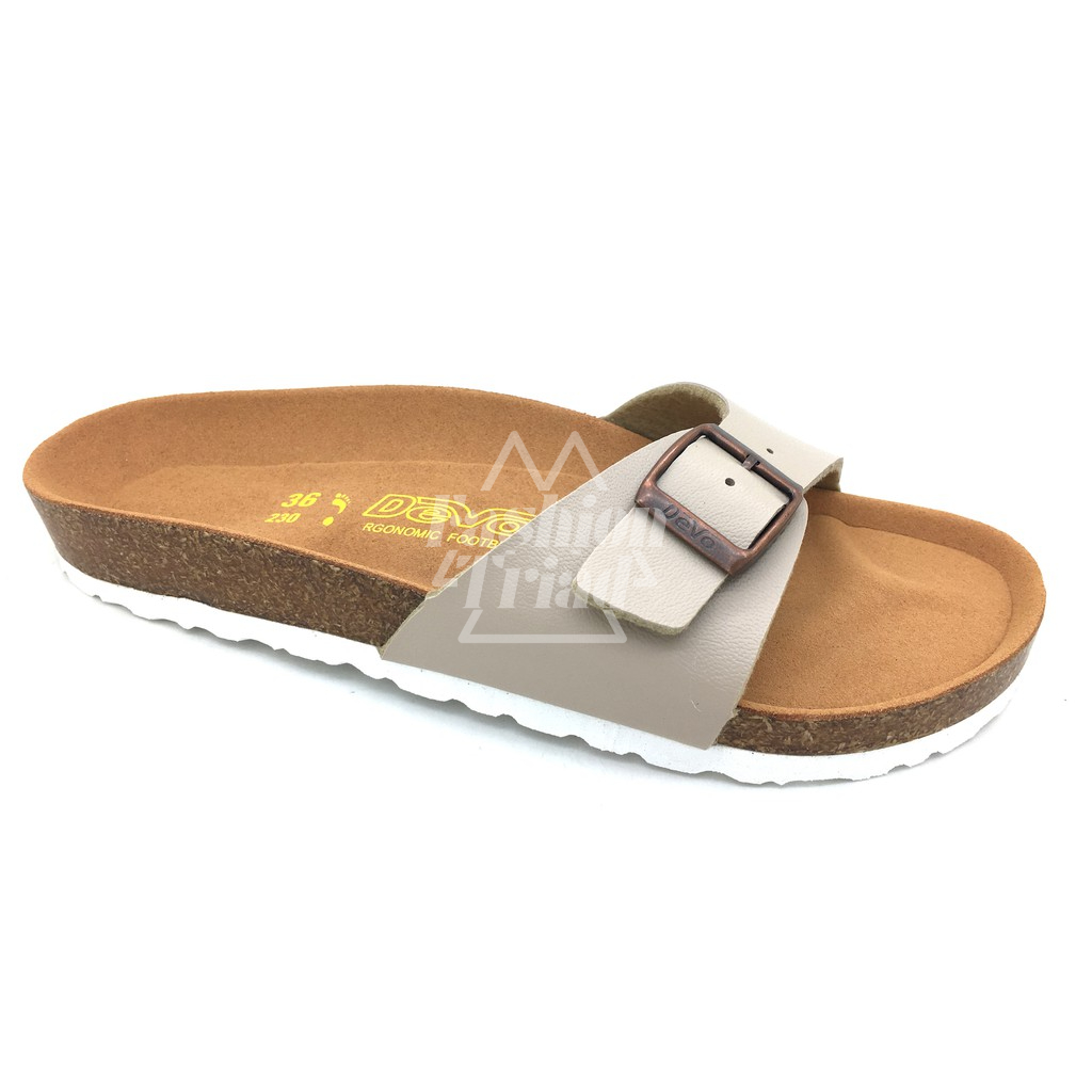 Triad on sale sandals price