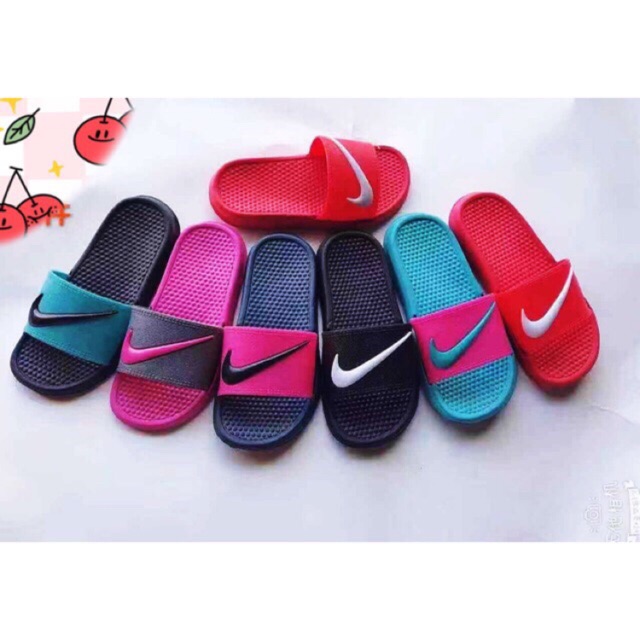 Kids sales nike slippers