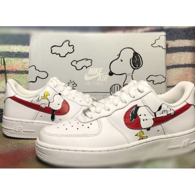 Snoopy on sale nike shoes