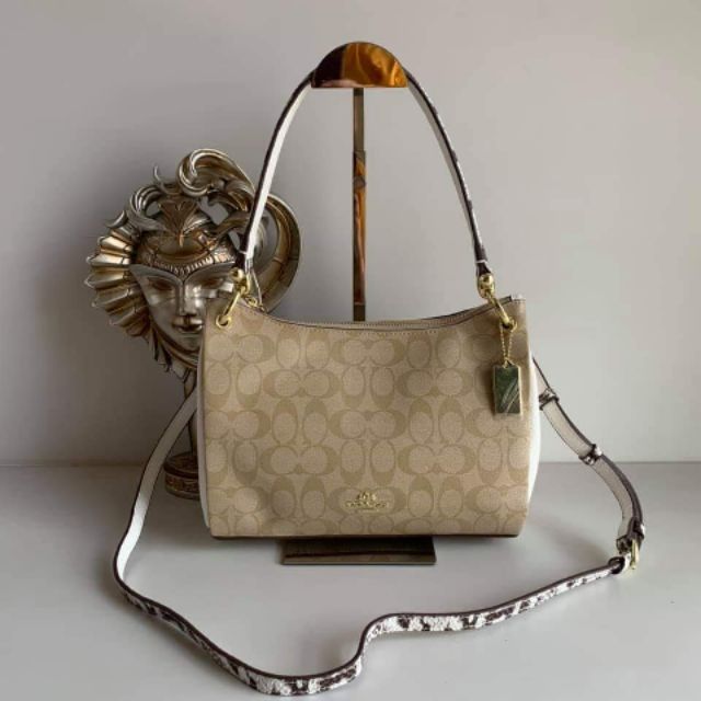 Coach signature best sale mia shoulder bag