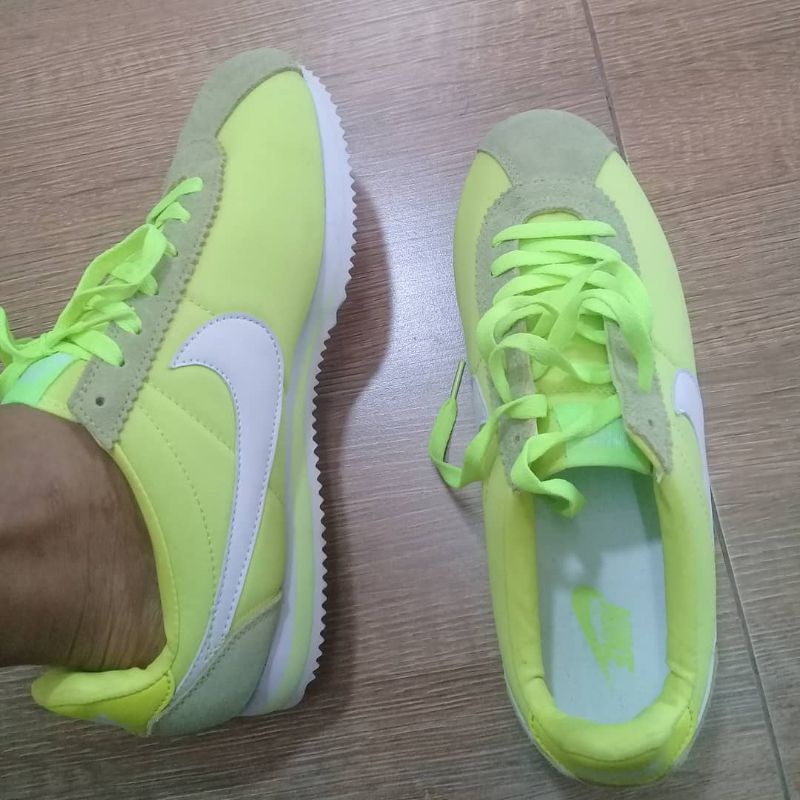 Neon store nike cortez