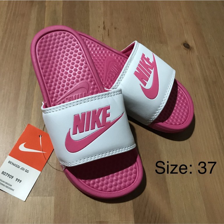 Pink best sale nike slippers