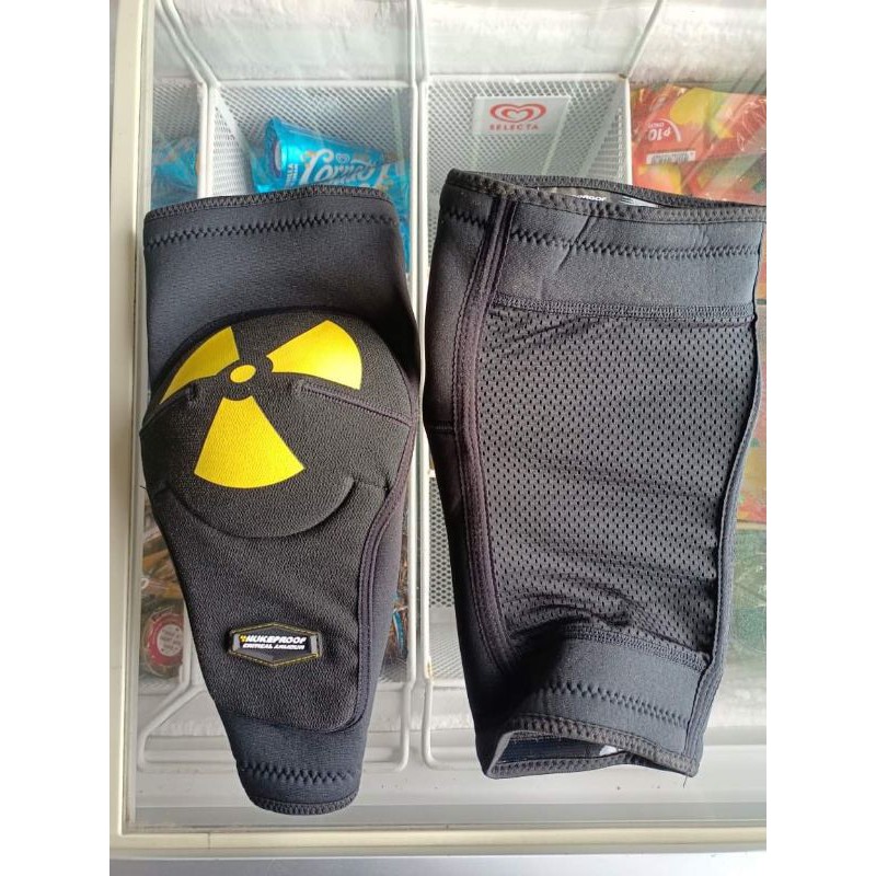 Nukeproof critical 2025 knee pads