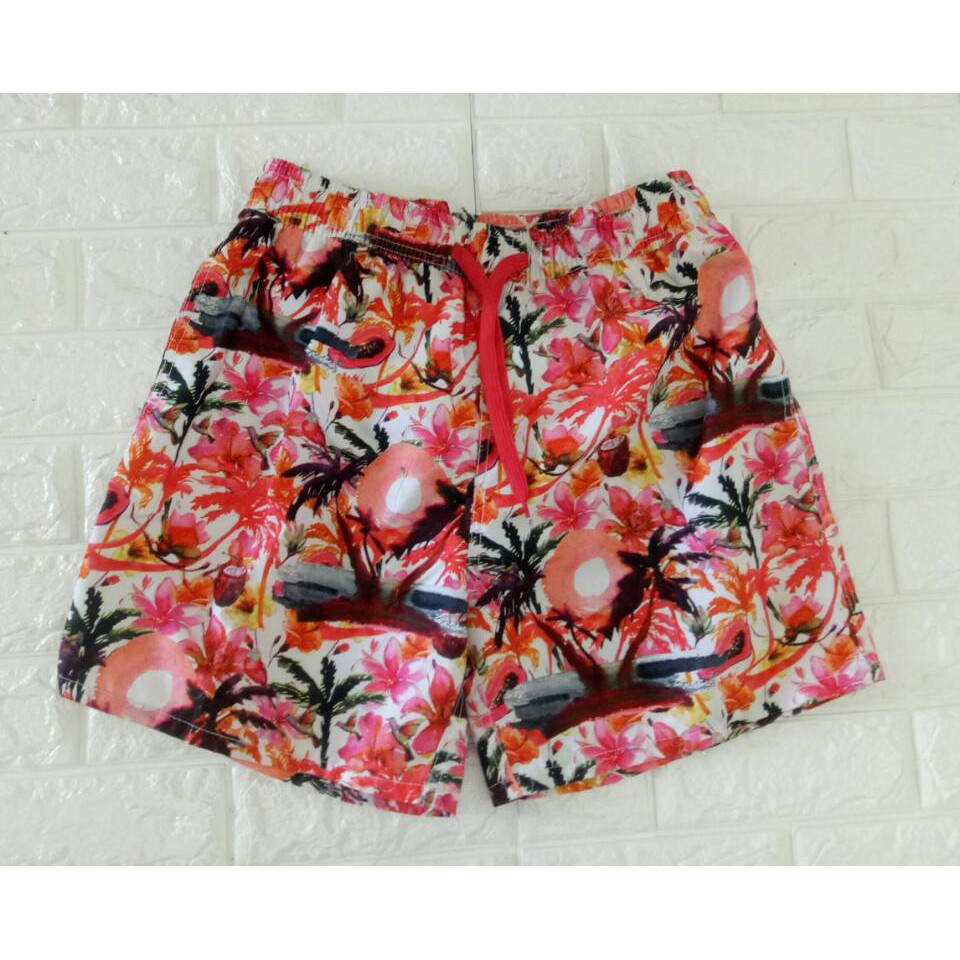 Shorts shop with flowers