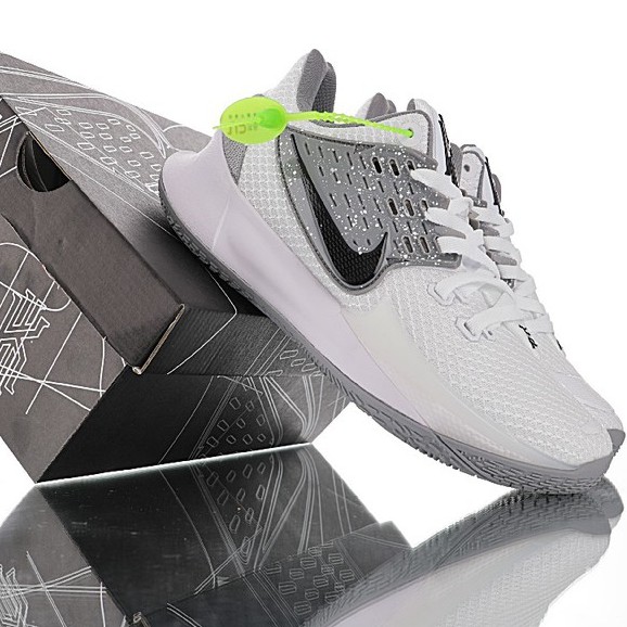 Kyrie irving shoes outlet 2 white