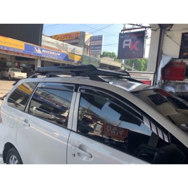 Toyota innova best sale roof rail