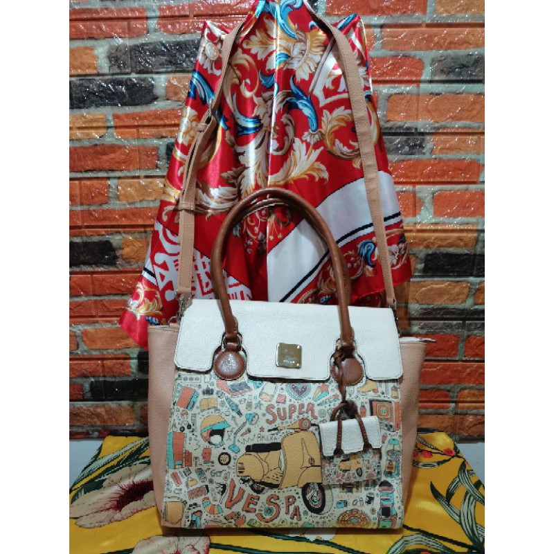 Pre-loved ♥️ 0085 Brera Italy Art Fever Two-Way Bag (Handbag and
