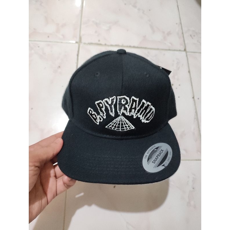 Black cheap pyramid snapback