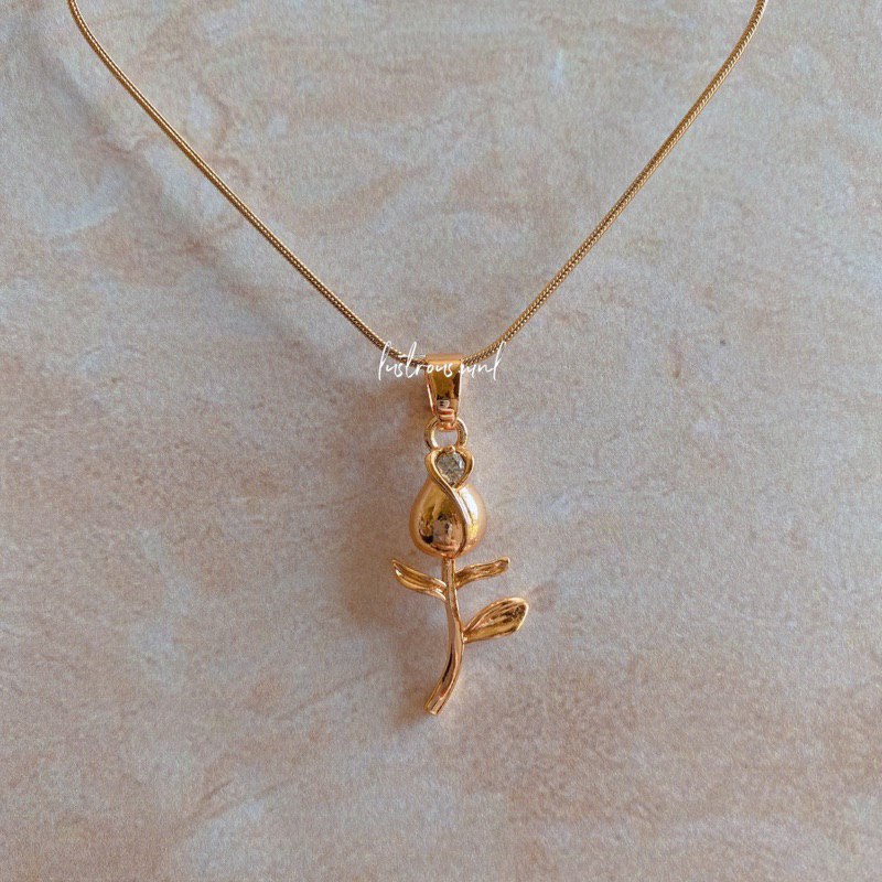 Gold 2025 tulip necklace