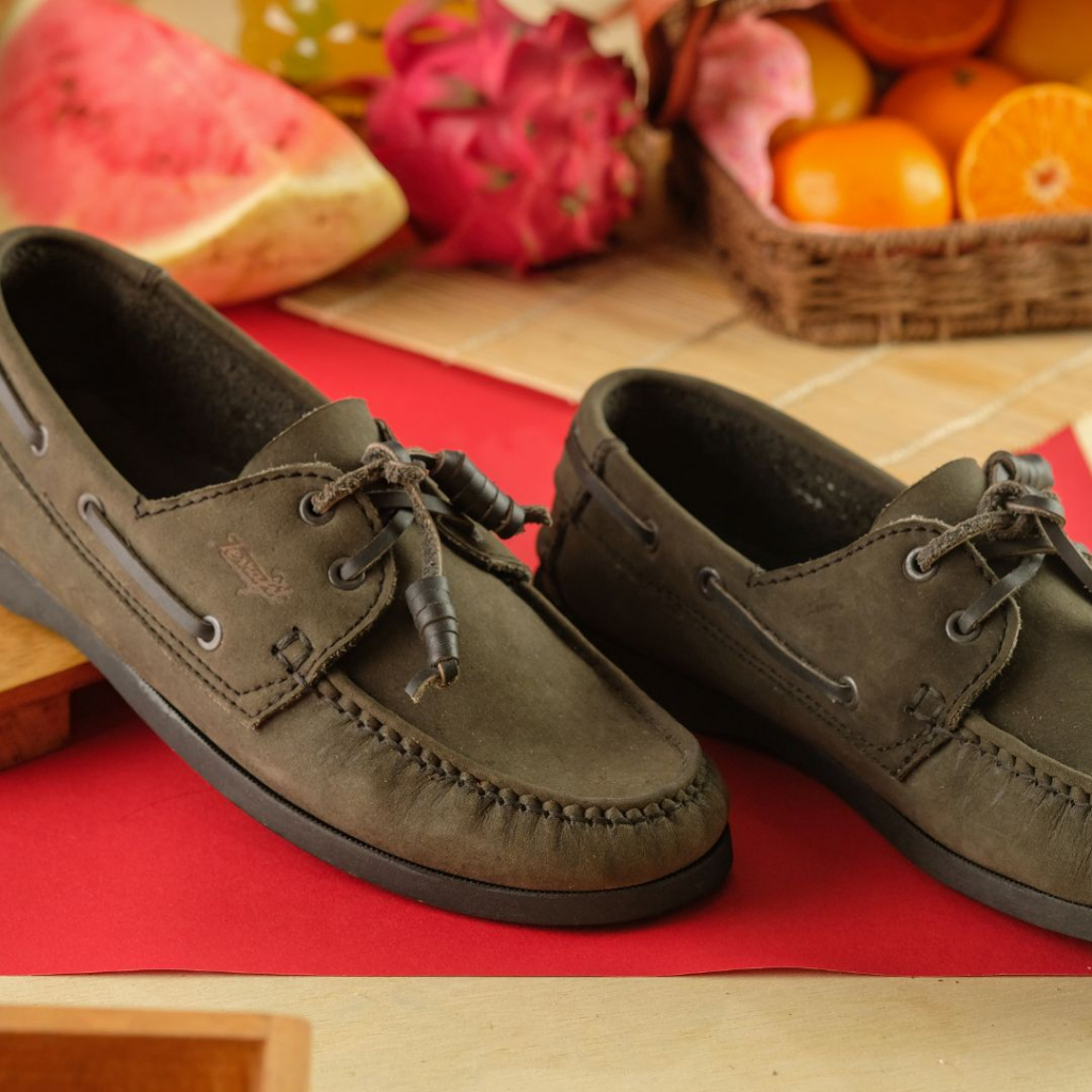 Sperry cloth deals boat shoes