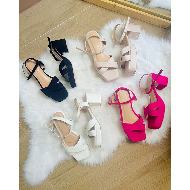 Wide heels size on sale 1