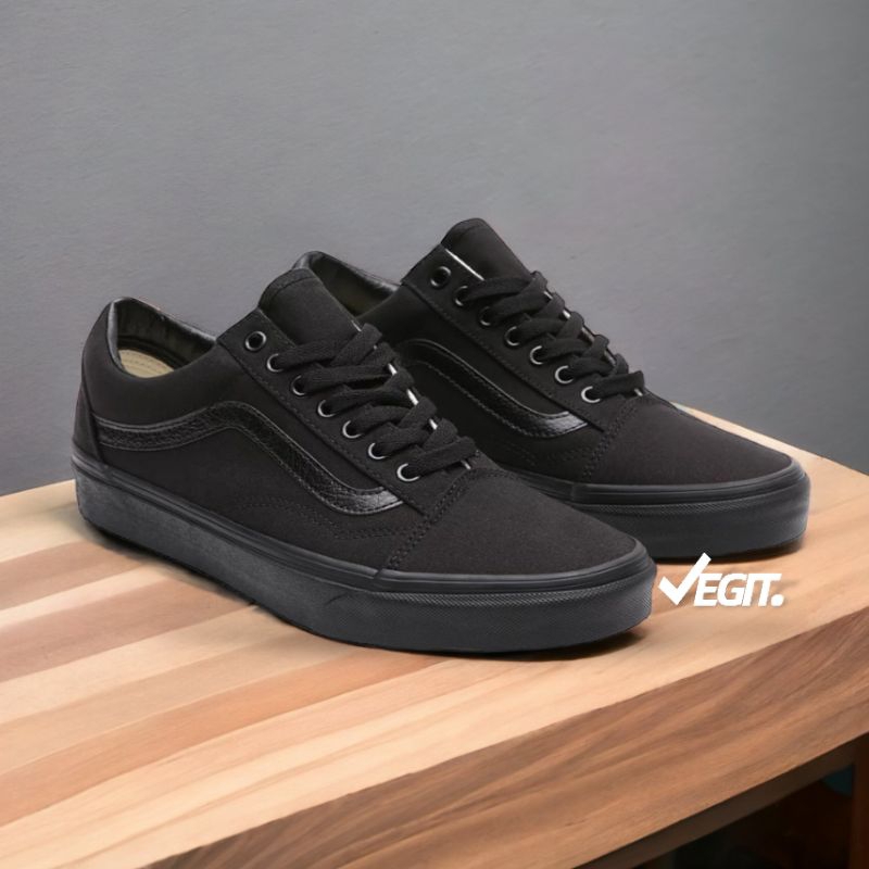 Vans old skool triple hot sale black