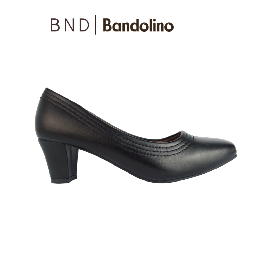 Bandolino hot sale white heels