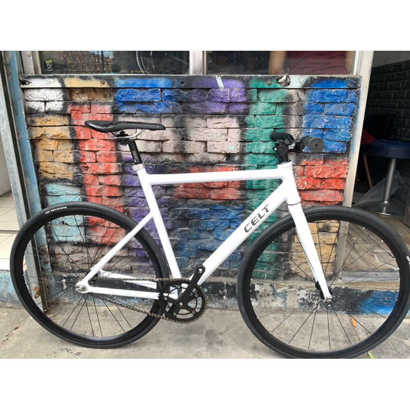 Celt fixie best sale bike price