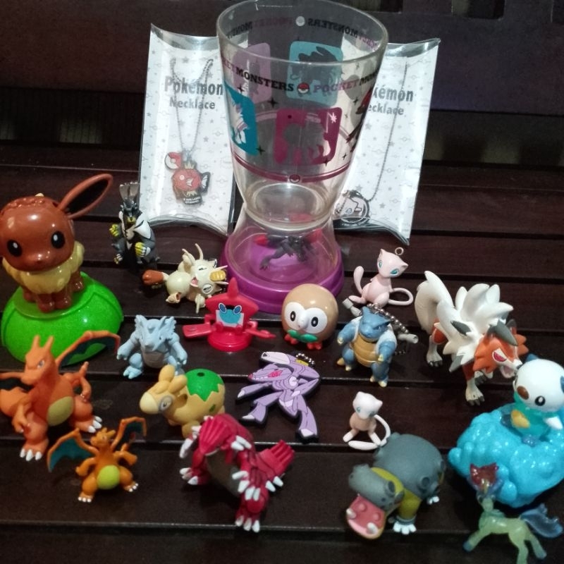 Small on sale pokemon figures