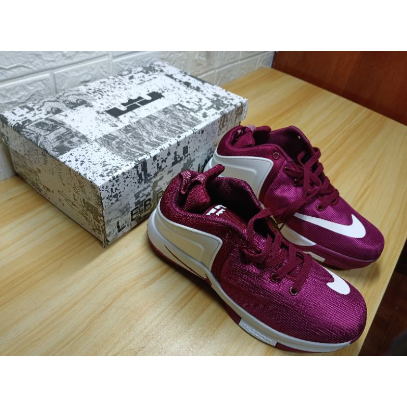 Lebron james hot sale maroon shoes