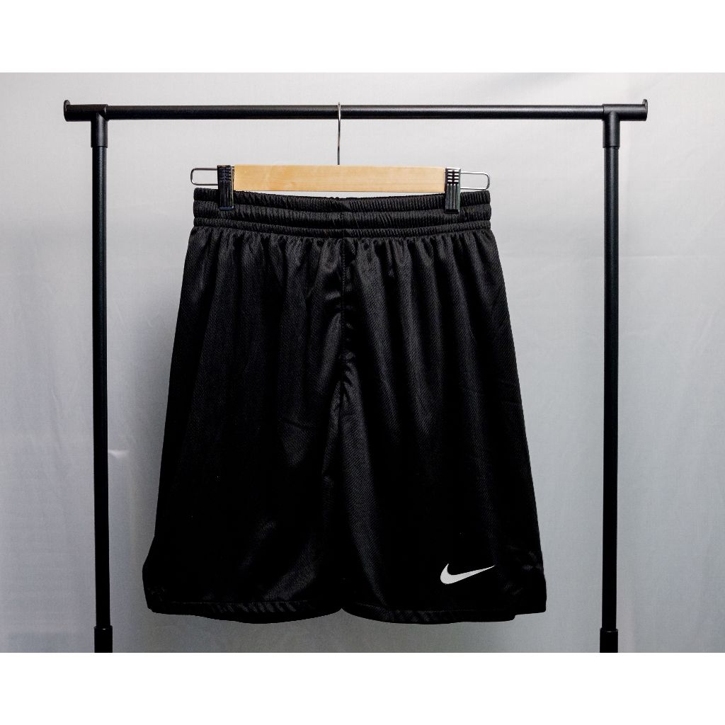 Black basketball shorts no 2024 pockets