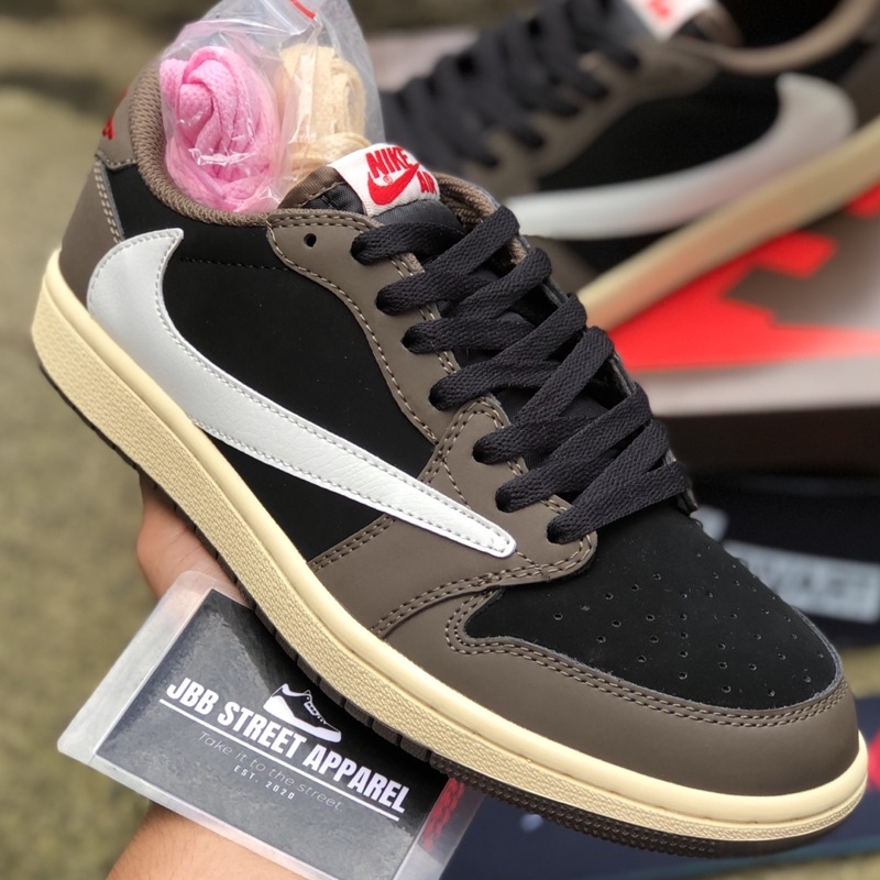 JORDAN 1 LOW TRAVIS SCOTT