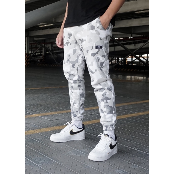 Baggy best sale camo sweatpants