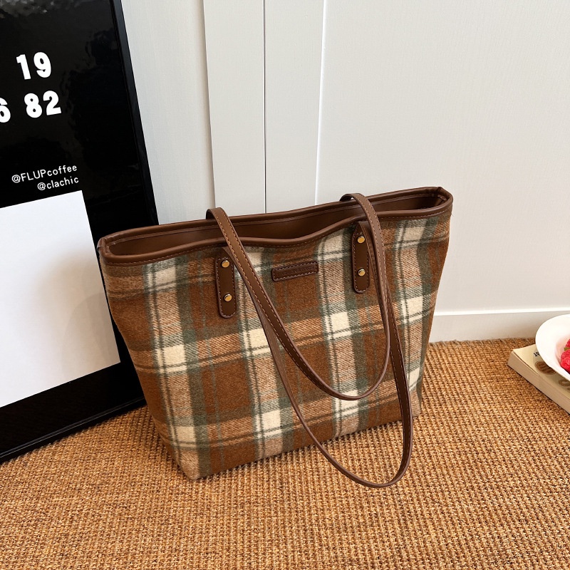 Fashionable and minimalist Lingge Women's Bag 2023 New Fashion Winter Casual  Bag Korean Version Large Capacity