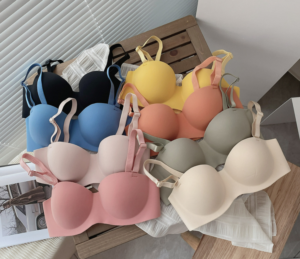 Womens 3PCS Solid Color Strapless Non Slip Adjustment Rimless Dress Bra D  Cup Sports Bras for Women One Shoulder : : Fashion